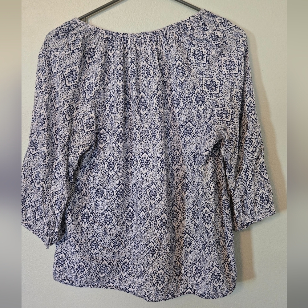 Anne Carson Blue patterned Top Size Medium - Picture 2 of 6